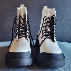LILIANA White & Black Lace Up Chunky Combat Boots. Size 8.
